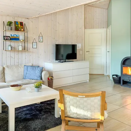 3 Bedroom Beautiful In Σπίτι διακοπών *