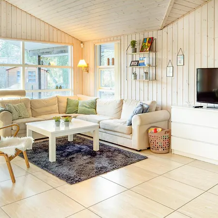 3 Bedroom Beautiful In Σίλκεμποργκ