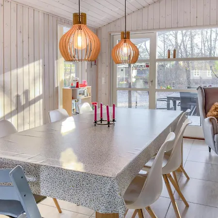 3 Bedroom Beautiful In Casa vacanze *