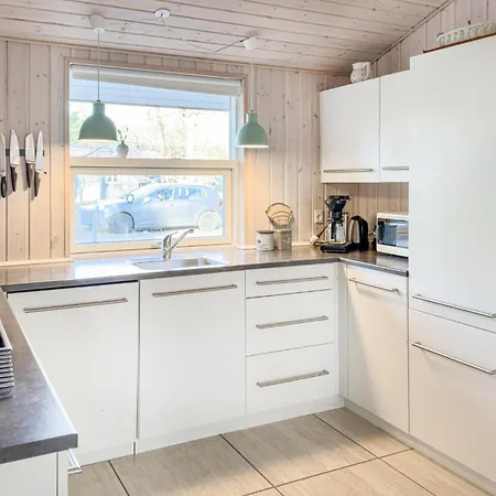 3 Bedroom Beautiful In 別荘 *