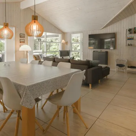 3 Bedroom Beautiful In Σίλκεμποργκ
