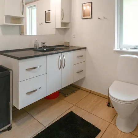 Dom wakacyjny 3 Bedroom Beautiful In