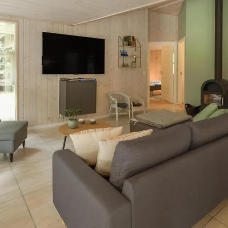 3 Bedroom Beautiful In Σπίτι διακοπών *