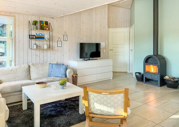 3 Bedroom Beautiful In Casa vacanze *