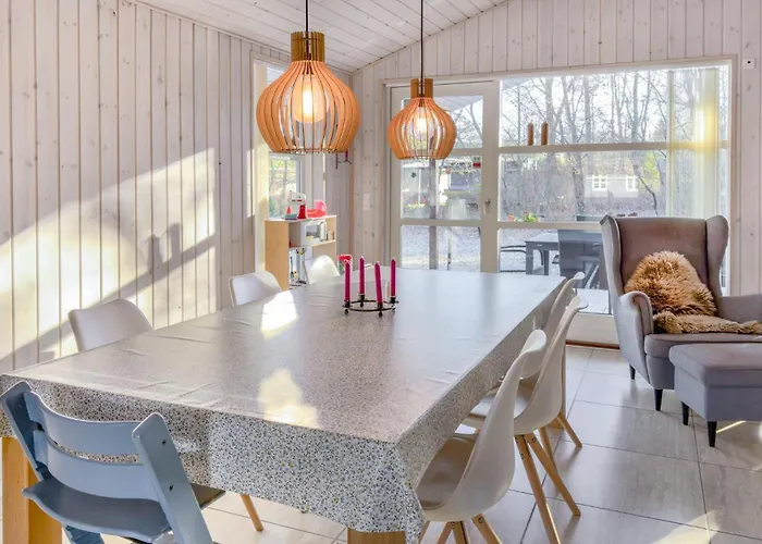 3 Bedroom Beautiful In Casa vacanze *